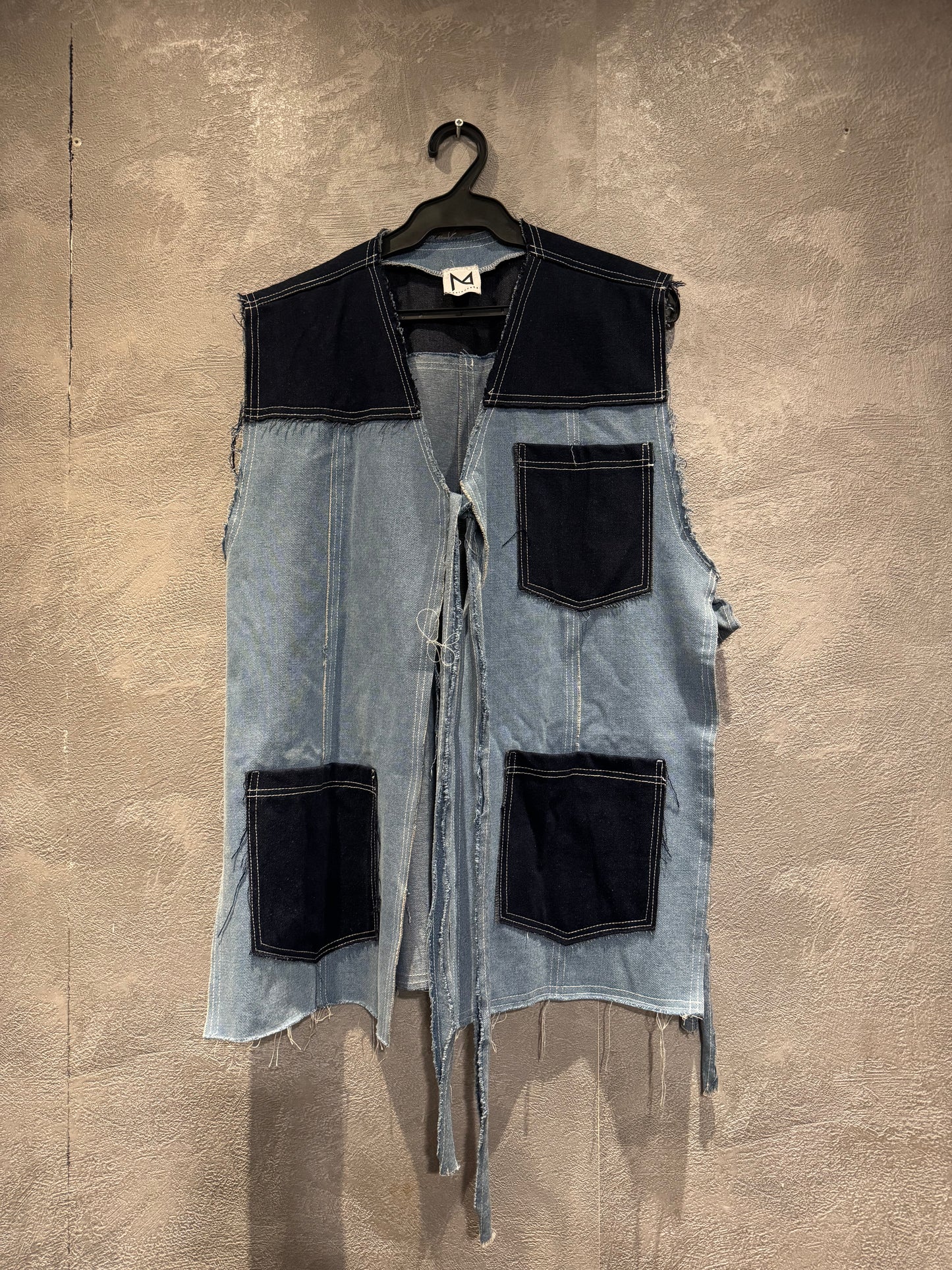 Oversized open-side vest